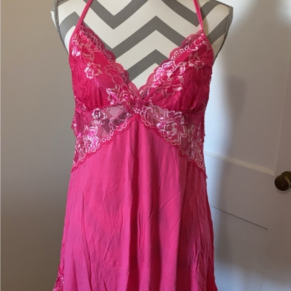 Elegant Pink Lace Chemise